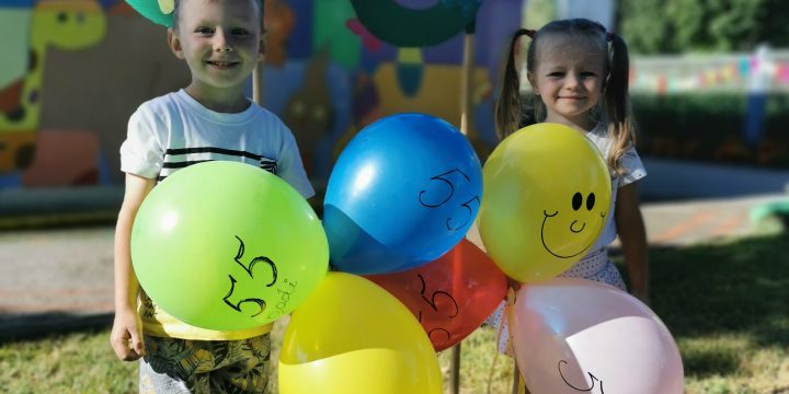 Trešdien, 26. augustā, plkst. 10.00 PII “Varavīksne”  sporta laukumā notiks bērnudārza 55 gadu jubilejas jautrs  pasākums  audzēkņiem svaigā gaisā