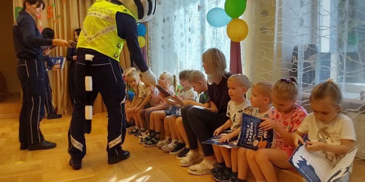 Izglītojošais pasākums bērniem par drošību kopā ar runci Rūdi
